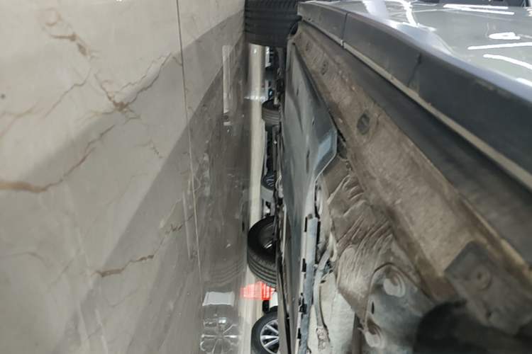 Used Jetta VS5 2024 Model, 5th Anniversary Edition Left Side Sill