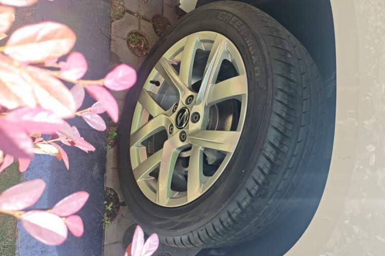 Used Jetta VS5 2024 280TSI Manual Pioneer Edition Right Front Wheel Hub
