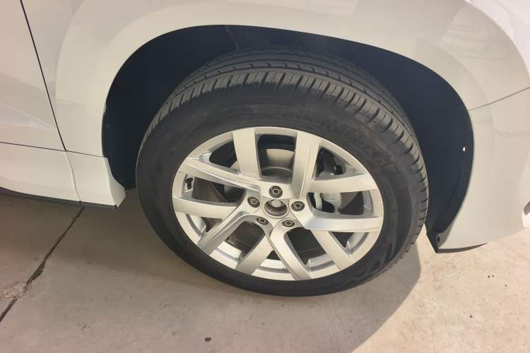 Used Jetta VS5 2024 Model, 5th Anniversary Edition Right Rear Wheel Hub