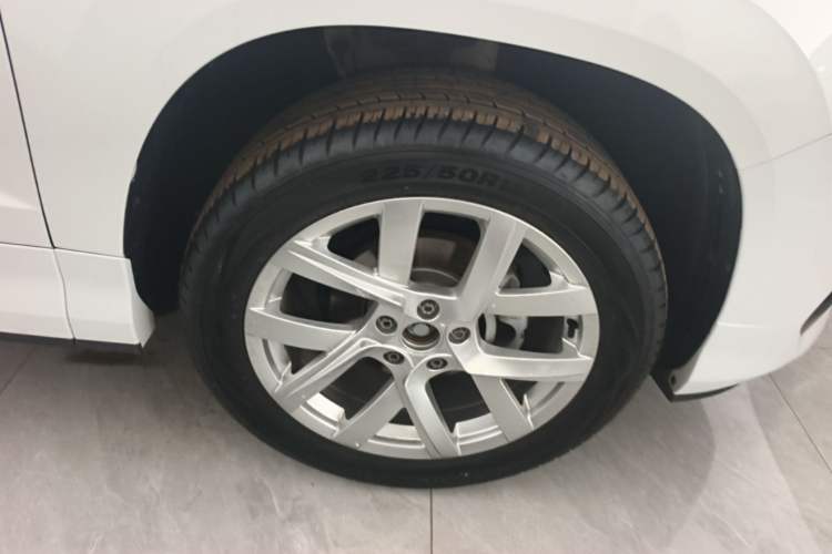 Used Jetta VS5 2024 Model, 5th Anniversary Edition Right Rear Wheel Hub