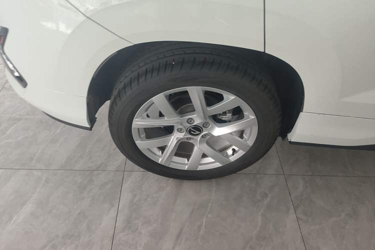Used Jetta VS5 2024 280TSI Automatic Pioneer Edition Right Rear Wheel Hub
