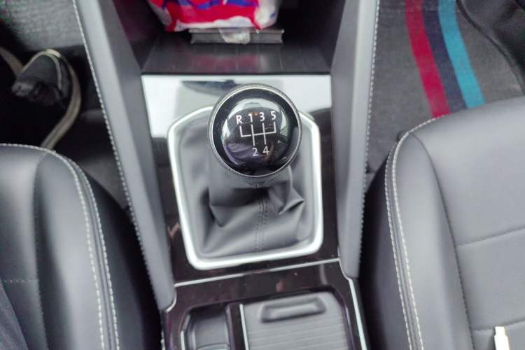 Used Jetta VS5 2025 280TSI Manual "Good Fortune Plus" Edition Gear Lever