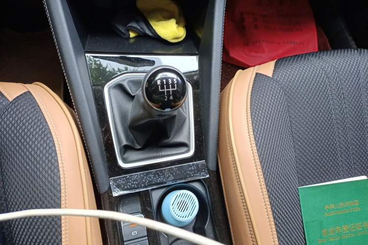 Used Jetta VS5 2025 280TSI Manual "Good Fortune Plus" Edition Gear Lever
