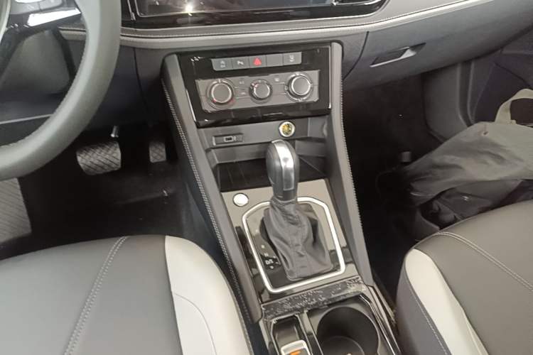 Used Jetta VS5 2026 Model, 280TSI Automatic Enjoyment Edition Gear Lever