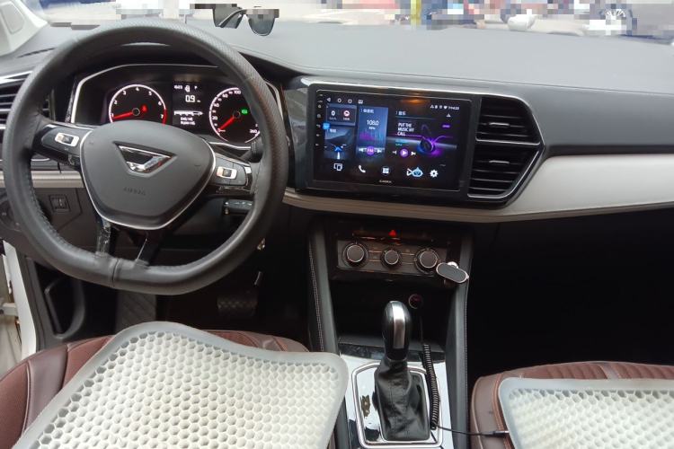 Used Jetta VS5 2026 Model, 280TSI Automatic Pioneer Edition Center Console