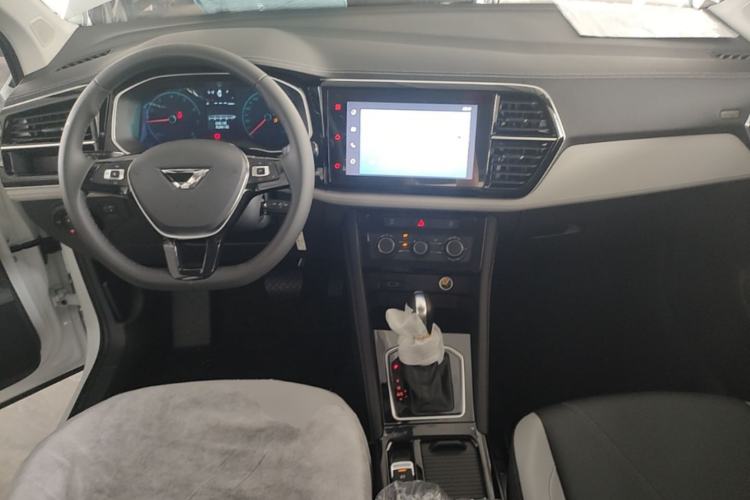 Used Jetta VS5 2026 Model, 280TSI Automatic Pioneer Edition Center Console