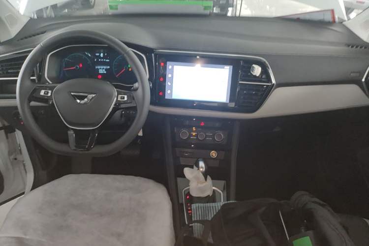 Used Jetta VS5 2026 Model, 280TSI Automatic Pioneer Edition Center Console