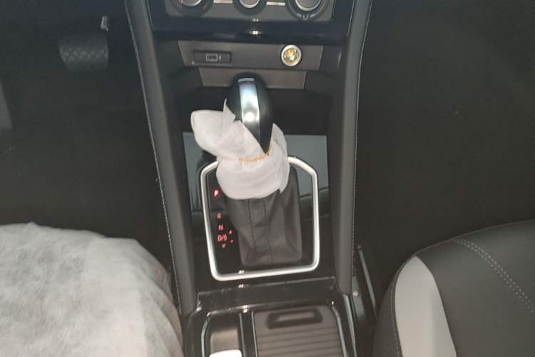 Used Jetta VS5 2026 Model, 280TSI Automatic Pioneer Edition Gear Lever