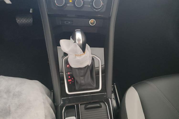 Used Jetta VS5 2026 Model, 280TSI Automatic Pioneer Edition Gear Lever