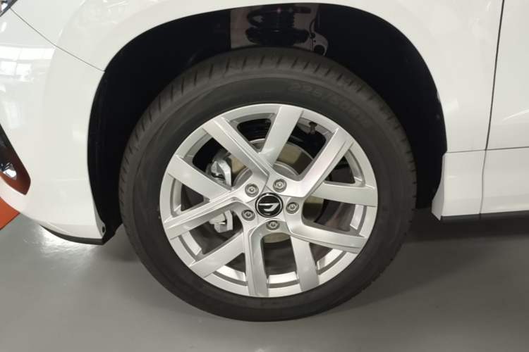 Used Jetta VS5 2026 Model, 280TSI Automatic Pioneer Edition Left Front Wheel Hub