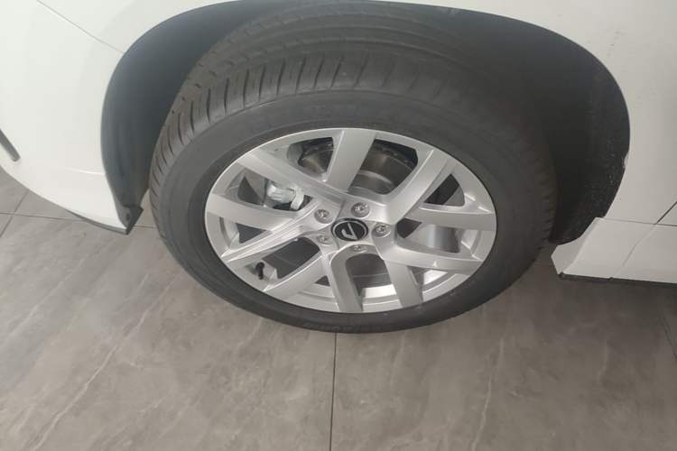 Used Jetta VS5 2026 Model, 280TSI Automatic Pioneer Edition Left Front Wheel Hub