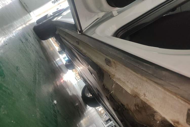 Used Jetta VS5 2026 Model, 280TSI Manual Pioneer Edition Left Side Sill