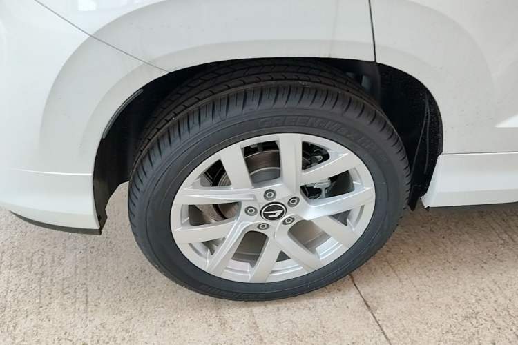 Used Jetta VS5 2026 Model, 280TSI Automatic Pioneer Edition Right Rear Wheel Hub