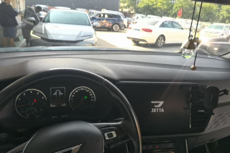 Used Jetta VS7 2020 1.4T Automatic Glory Edition Center Console