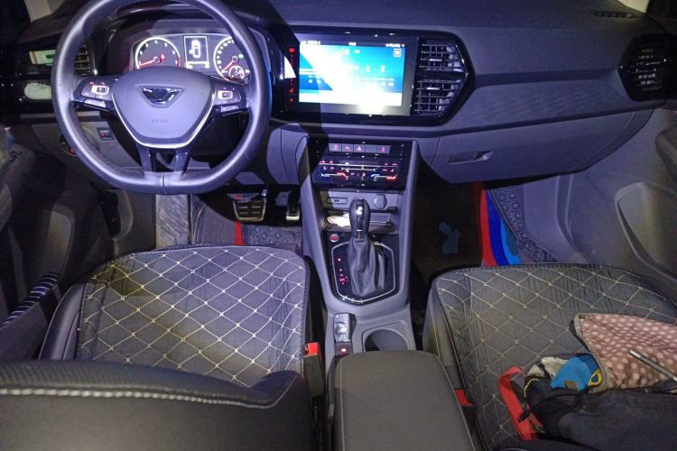 Used Jetta VS7 2020 1.4T Automatic Glory Edition Center Console