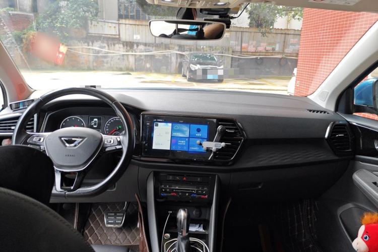 Used Jetta VS7 2020 1.4T Automatic Glory Edition Center Console