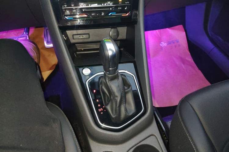 Used Jetta VS7 2020 1.4T Automatic Glory Edition Gear Lever