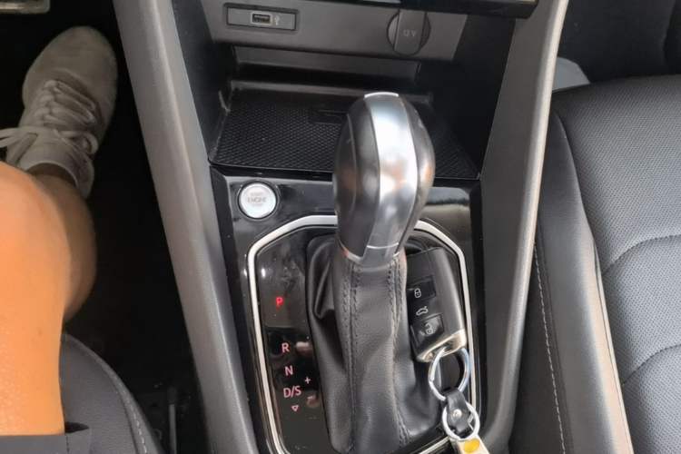 Used Jetta VS7 2020 1.4T Automatic Glory Edition Gear Lever