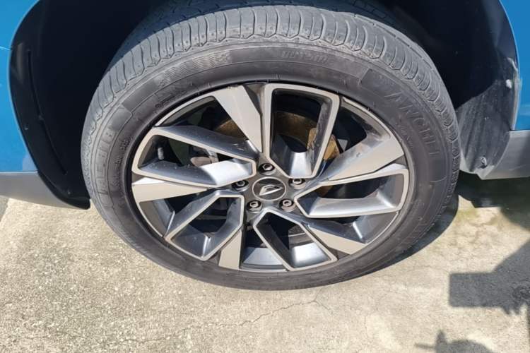 Used Jetta VS7 2020 1.4T Automatic Glory Edition Left Front Wheel Hub