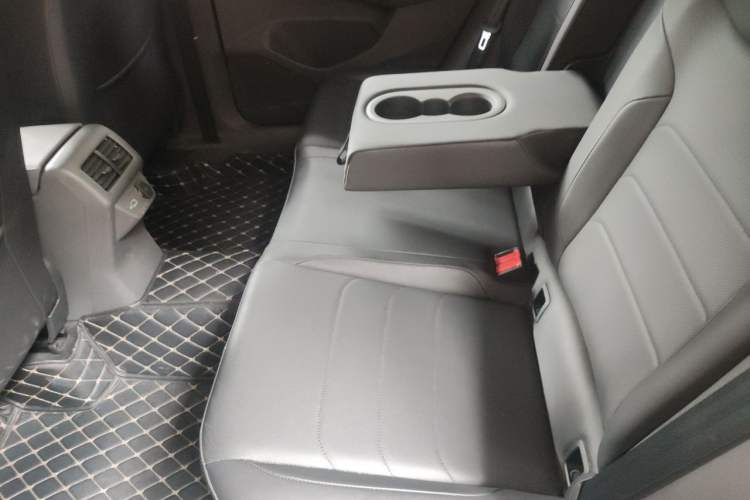Used Jetta VS7 2020 1.4T Automatic Glory Edition Left Rear Seat