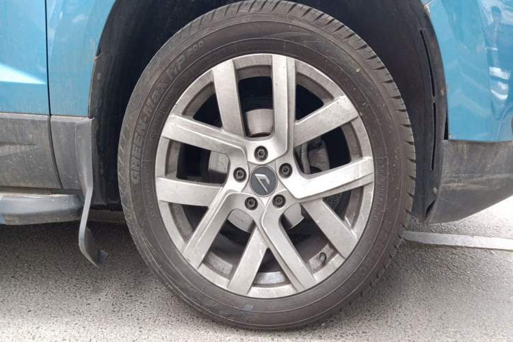 Used Jetta VS7 2020 1.4T Automatic "Thirty and Standing Firm" Edition Right Front Wheel Hub