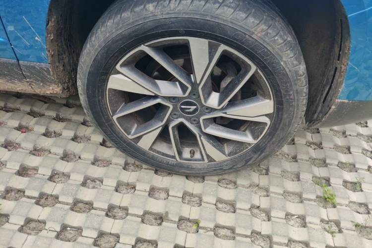 Used Jetta VS7 2020 1.4T Automatic Glory Edition Right Front Wheel Hub