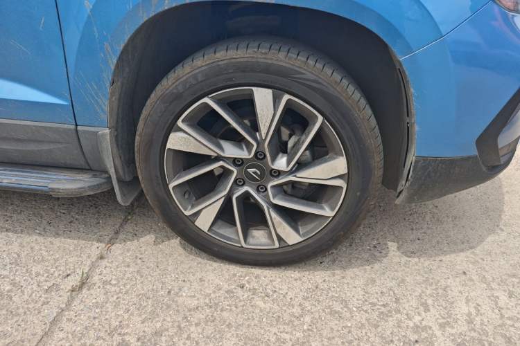 Used Jetta VS7 2020 1.4T Automatic Glory Edition Right Front Wheel Hub