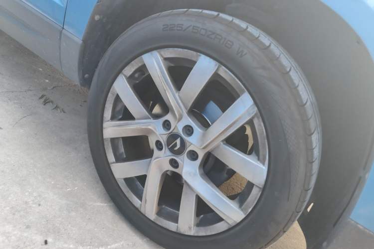 Used Jetta VS7 2020 1.4T Automatic Glory Edition Right Front Wheel Hub