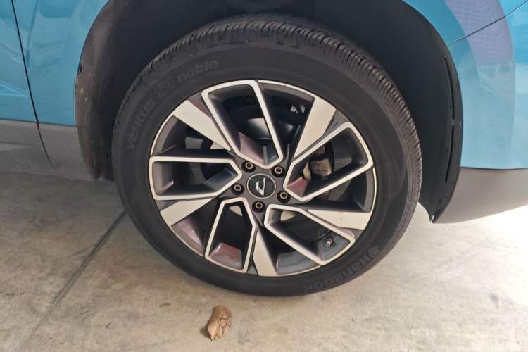 Used Jetta VS7 2020 1.4T Automatic Glory Edition Right Front Wheel Hub