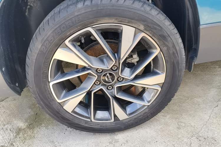 Used Jetta VS7 2020 1.4T Automatic Glory Edition Right Rear Wheel Hub