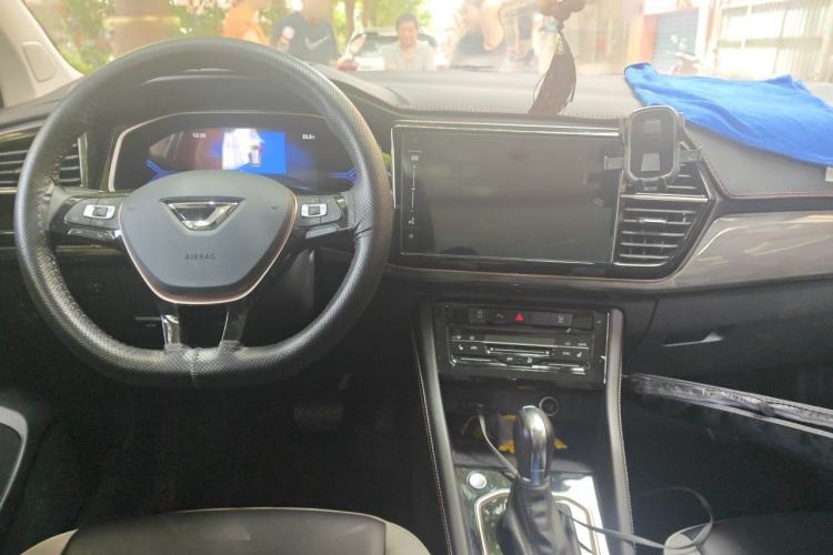 Used Jetta VS7 2020 1.4T Automatic Glory Edition Center Console