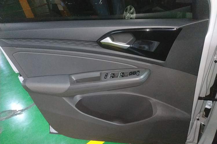 Used Jetta VS7 2020 1.4T Automatic Entry-Level Trim Left Front Door Interior