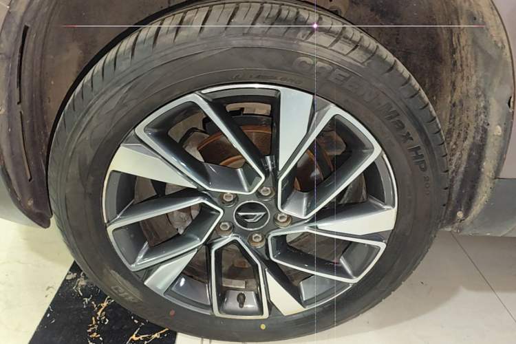 Used Jetta VS7 2020 1.4T Automatic Glory Edition Left Front Wheel Hub
