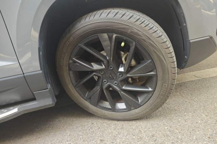 Used Jetta VS7 2020 1.4T Automatic Glory Edition Right Front Wheel Hub