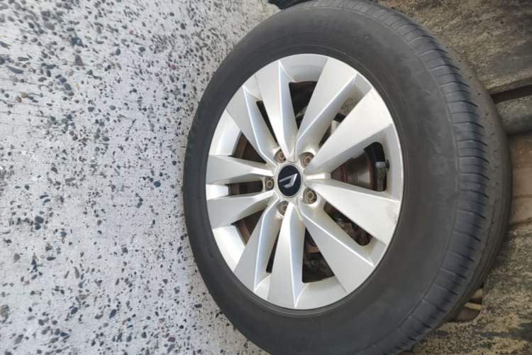 Used Jetta VS7 2020 1.4T Automatic Entry-Level Trim Right Rear Wheel Hub