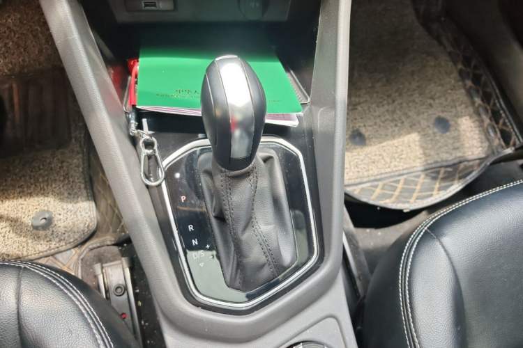 Used Jetta VS7 2020 1.4T Automatic "Thirty and Standing Firm" Edition Gear Lever