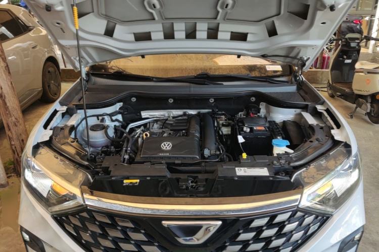 Used Jetta VS7 2020 1.4T Automatic Entry-Level Trim Engine Bay