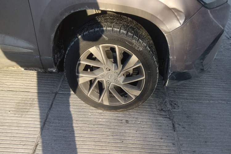 Used Jetta VS7 2020 1.4T Automatic Glory Edition Right Front Wheel Hub