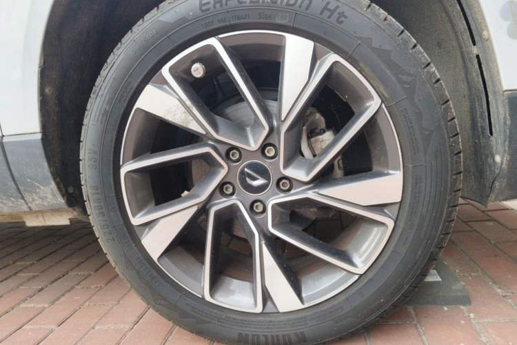 Used Jetta VS7 2020 1.4T Automatic Glory Edition Right Front Wheel Hub
