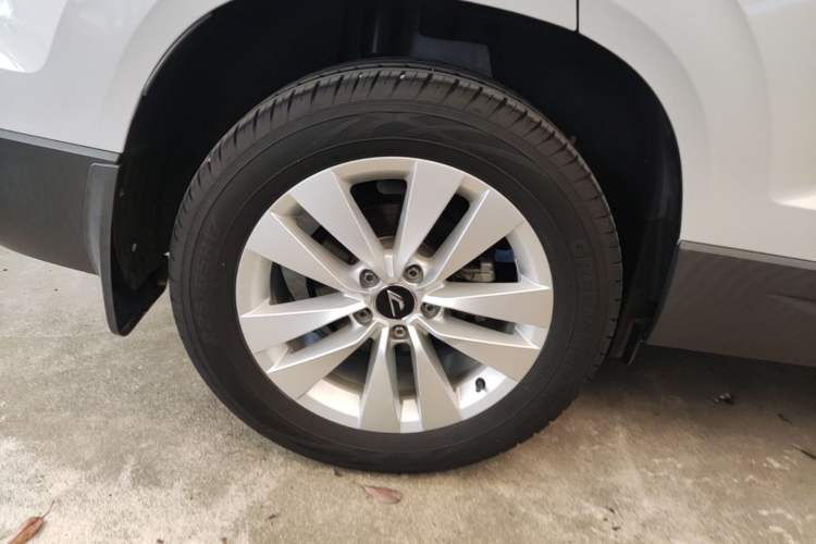 Used Jetta VS7 2020 1.4T Automatic Entry-Level Trim Right Rear Wheel Hub