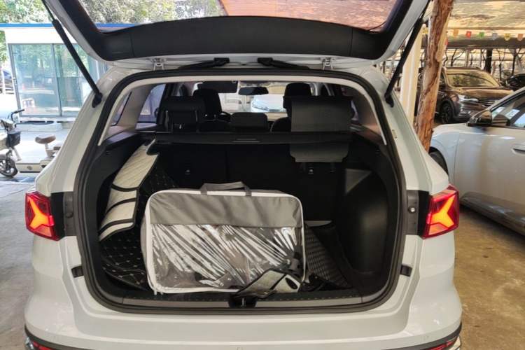 Used Jetta VS7 2020 1.4T Automatic Entry-Level Trim Trunk