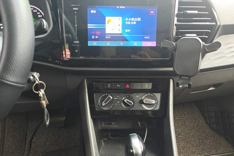 Used Jetta VS7 2020 1.4T Automatic Entry-Level Trim Audio And AC Panel