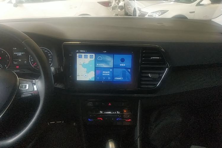Used Jetta VS7 2020 1.4T Automatic Glory Edition Center Console