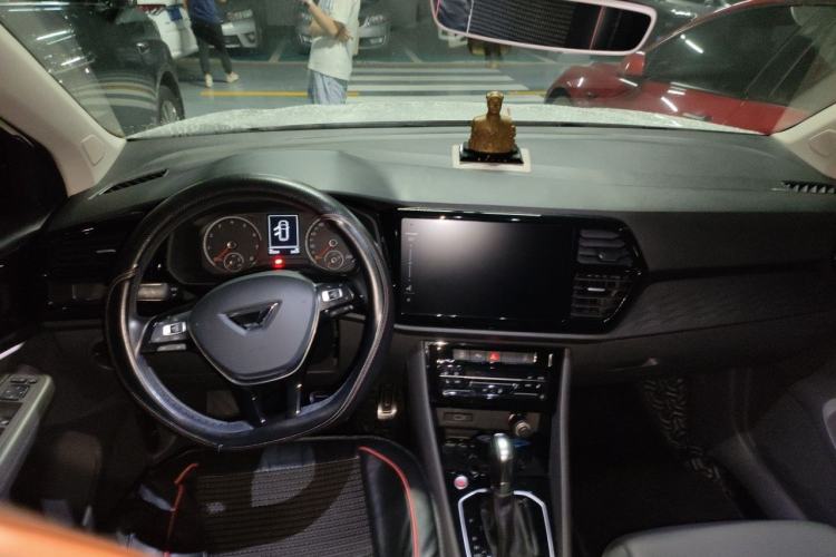 Used Jetta VS7 2020 1.4T Automatic Glory Edition Center Console