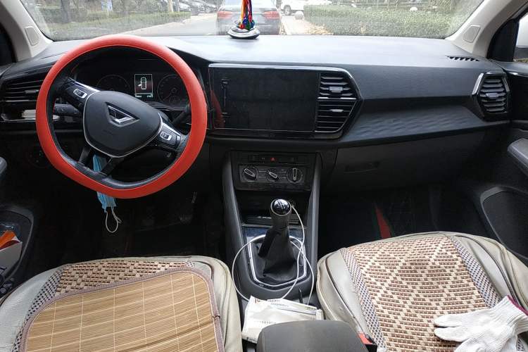 Used Jetta VS7 2020 1.4T Manual Entry-Level Trim Center Console