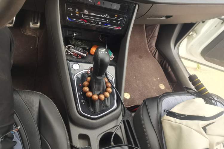 Used Jetta VS7 2020 1.4T Automatic Glory Edition Gear Lever