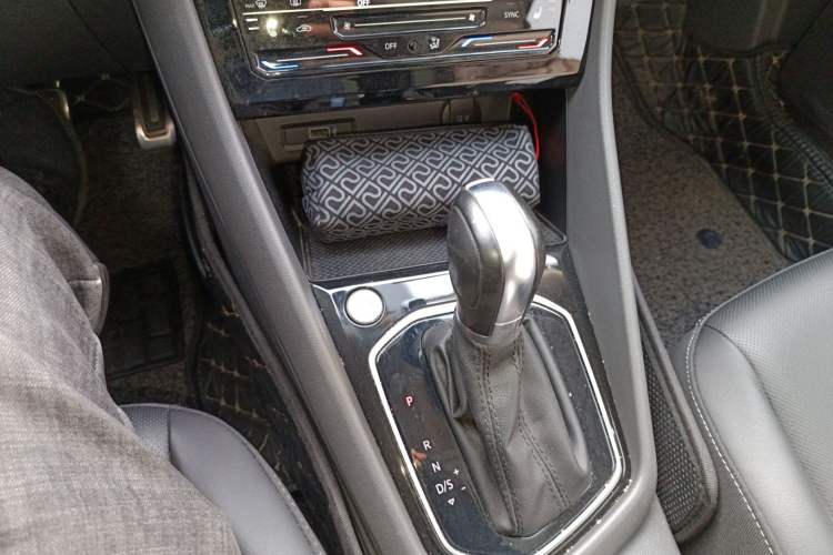 Used Jetta VS7 2020 1.4T Automatic Glory Edition Gear Lever