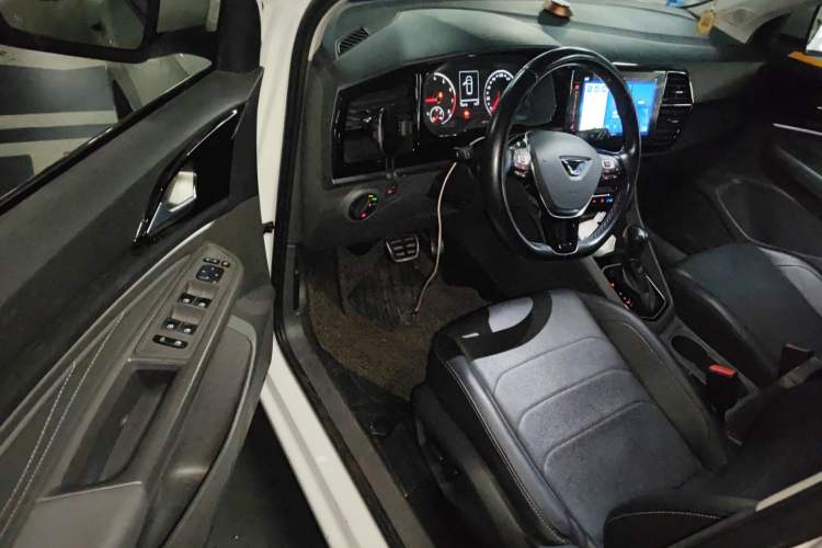 Used Jetta VS7 2020 1.4T Automatic Glory Edition Interior 3
