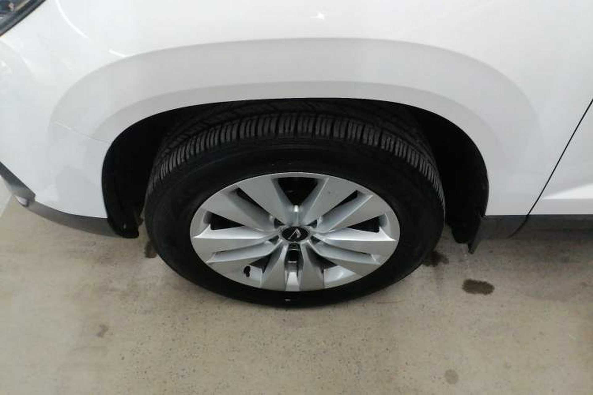 Used Jetta VS7 2020 1.4T Automatic Entry-Level Trim Left Front Wheel Hub
