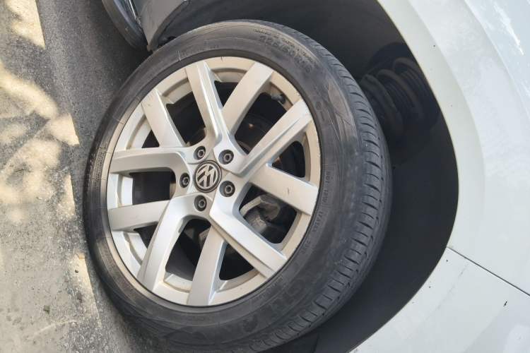 Used Jetta VS7 2020 1.4T Automatic Enjoyment Model Right Front Wheel Hub